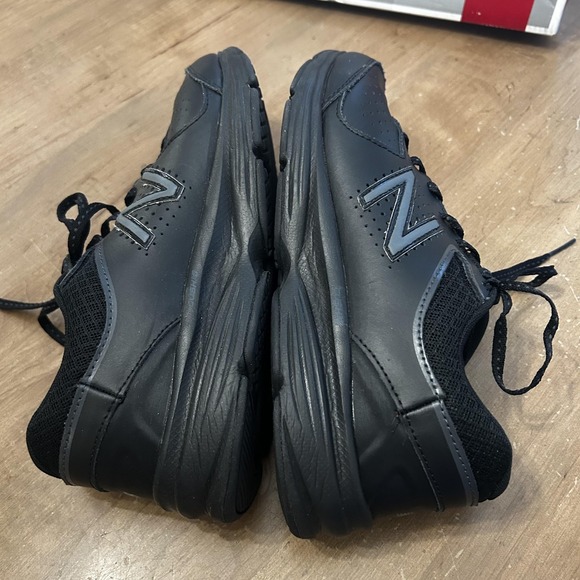 New Balance WW411BK2 Walking Shoes Womens Size 8.5 Comfort Sneakers - Picture 8 of 9